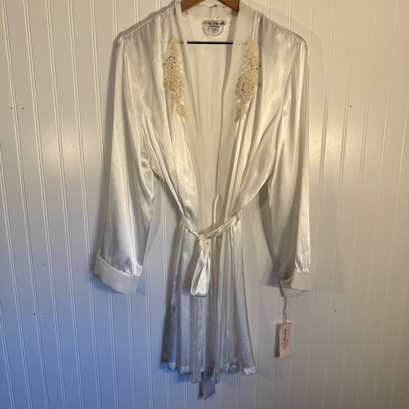 NWT Linea Donatella Women's Ivory Satin Embroidered/Embellished Robe Size L/XL - Picture 2 of 9